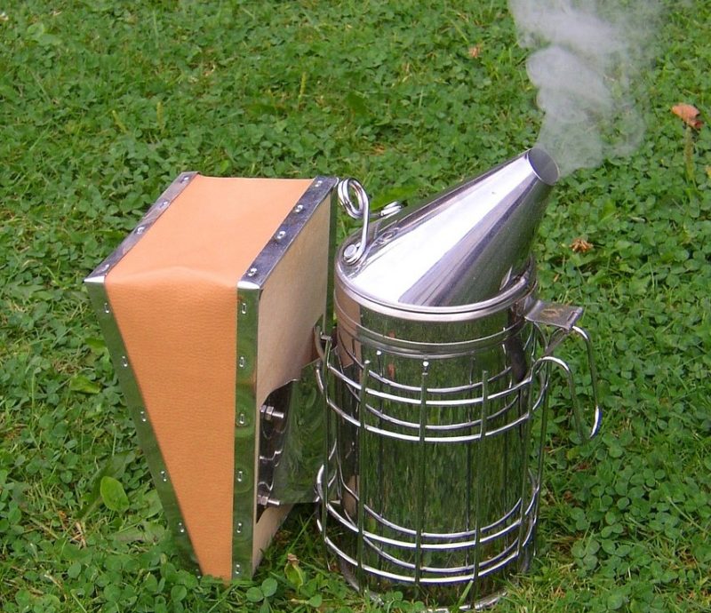 beekeeper smoker tool